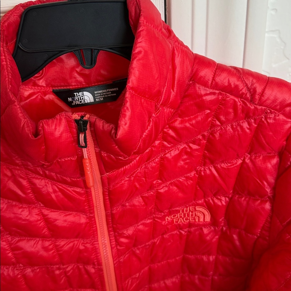 The North Face ThermoBall Trekker Quilted Jacket {Bright Red/Melon} M - Picture 3 of 7